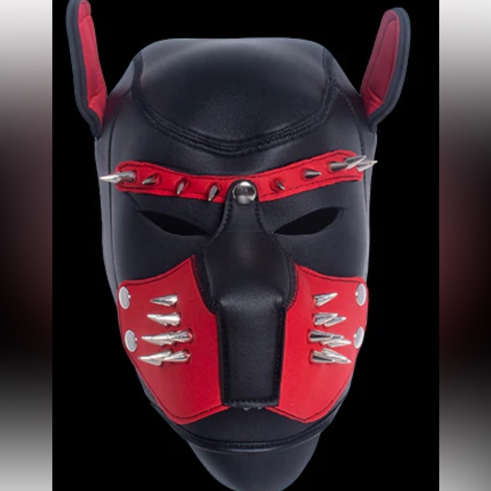 ANDREW CHRISTIAN TROPHY BOY® STUDDED PUPPY PLAY HOOD BLACK/RED.